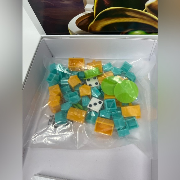 STAR WARS MONOPOLY: The Mandalorian - The Child Edition - Picture 10 of 14